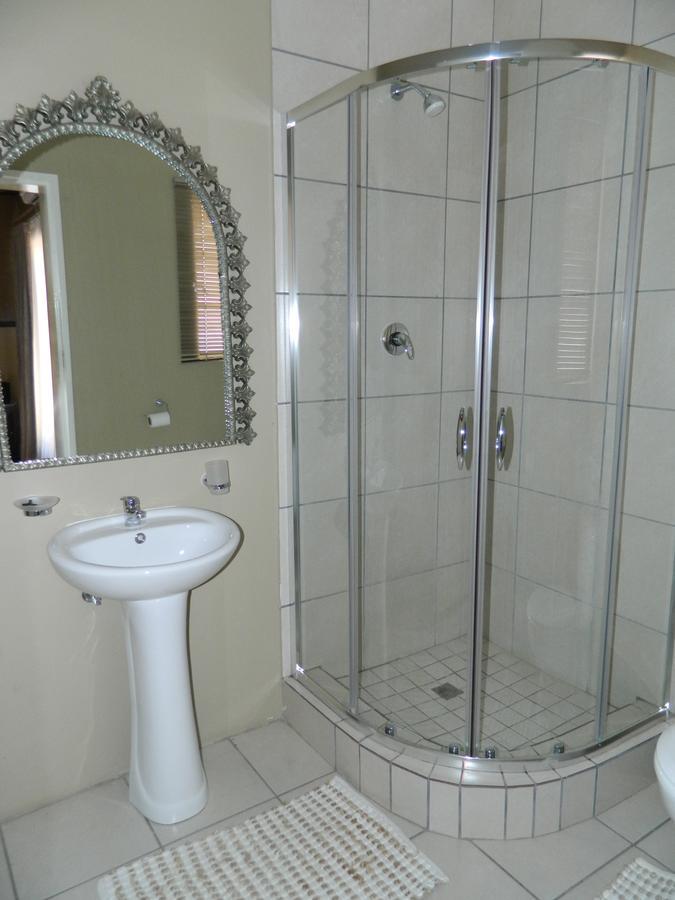 Guest House Gabby Klerksdorp Buitenkant foto
