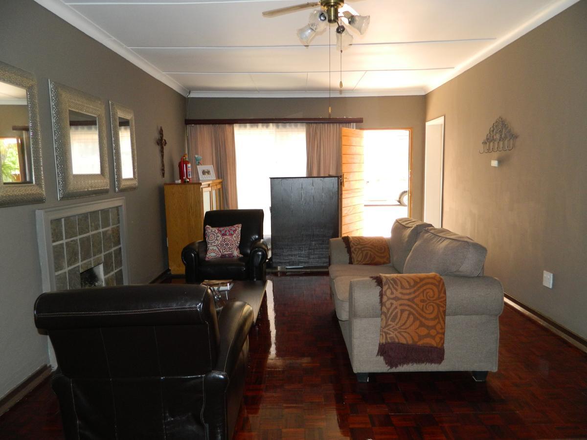 Guest House Gabby Klerksdorp Buitenkant foto